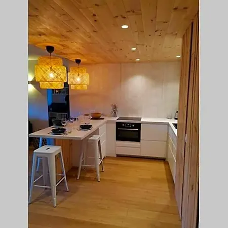 Mazet De Gigaro, Face A La Pinede *